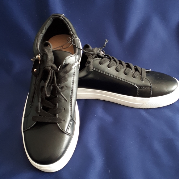 Women's George Sneakers - Picture 2 of 5